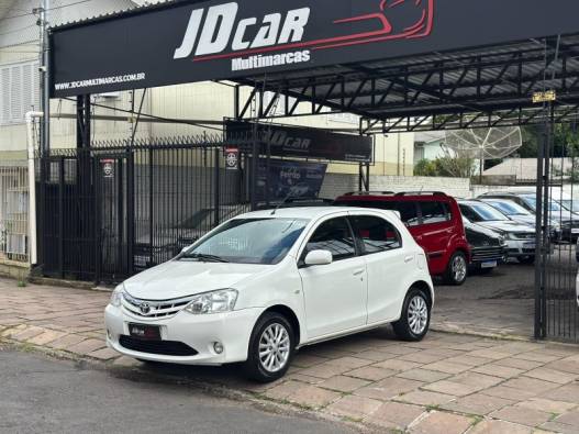 TOYOTA - ETIOS - 2013/2013 - Branca - R$ 39.900,00