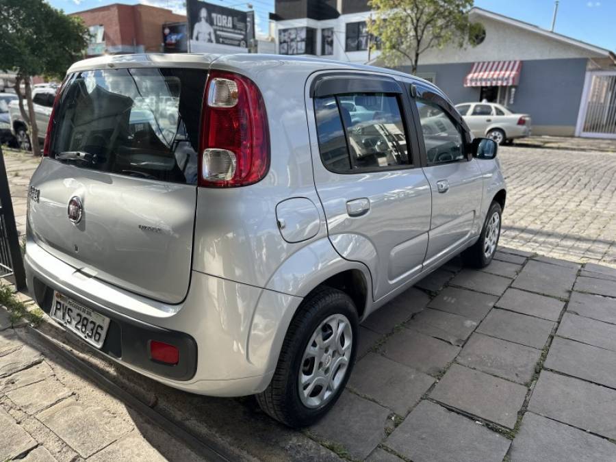 FIAT - UNO - 2015/2015 - Prata - R$ 30.900,00
