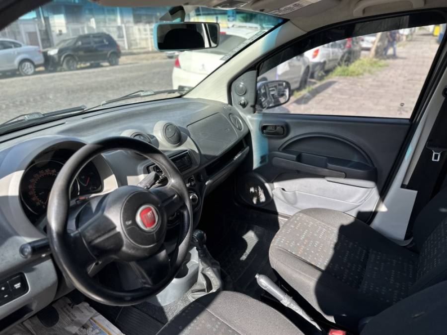 FIAT - UNO - 2015/2015 - Prata - R$ 30.900,00