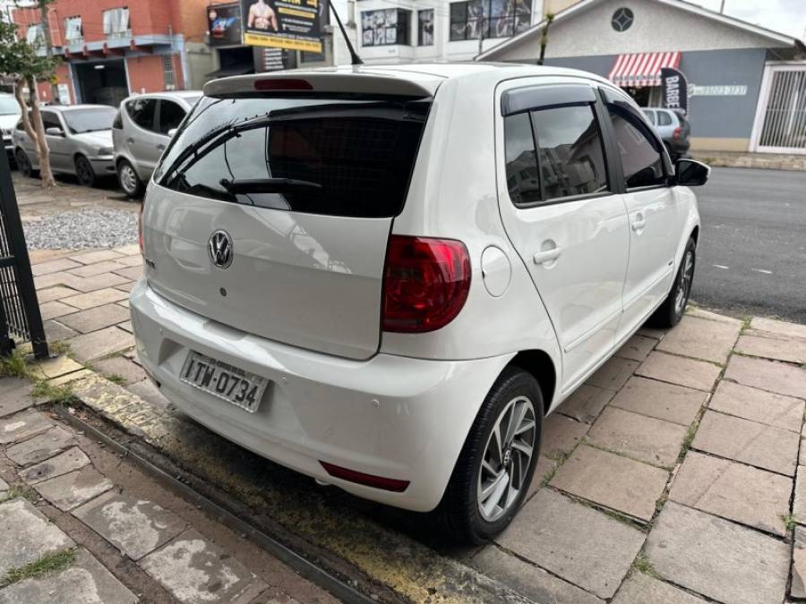 VOLKSWAGEN - FOX - 2012/2013 - Branca - R$ 32.900,00