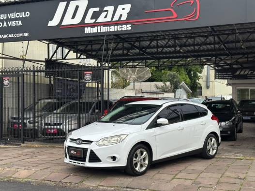 FORD - FOCUS - 2013/2014 - Branca - R$ 54.900,00