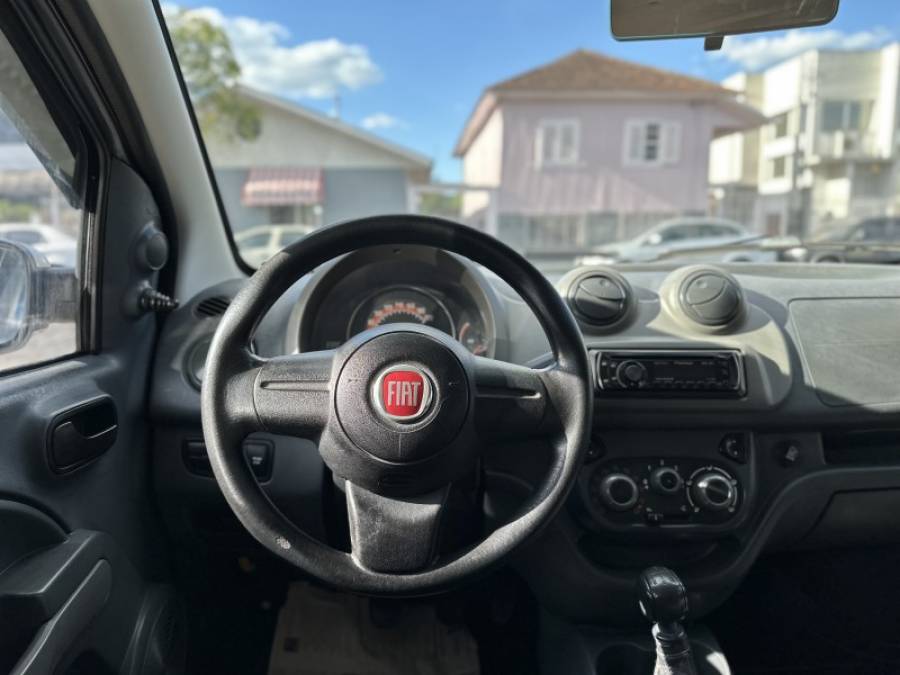 FIAT - UNO - 2015/2015 - Prata - R$ 30.900,00