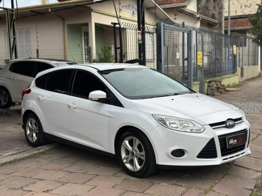 FORD - FOCUS - 2013/2014 - Branca - R$ 54.900,00