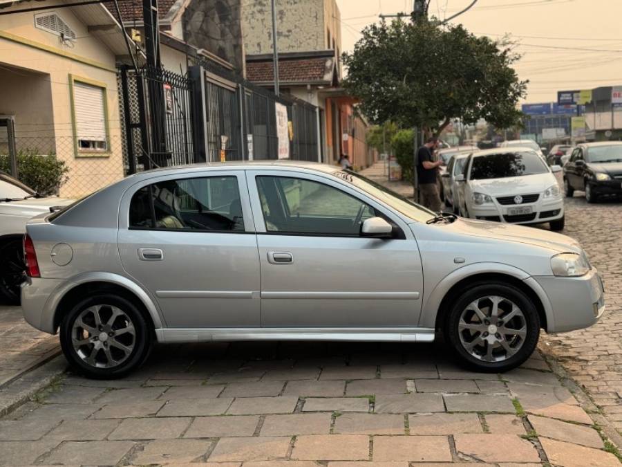 CHEVROLET - ASTRA - 2010/2011 - Prata - R$ 38.900,00