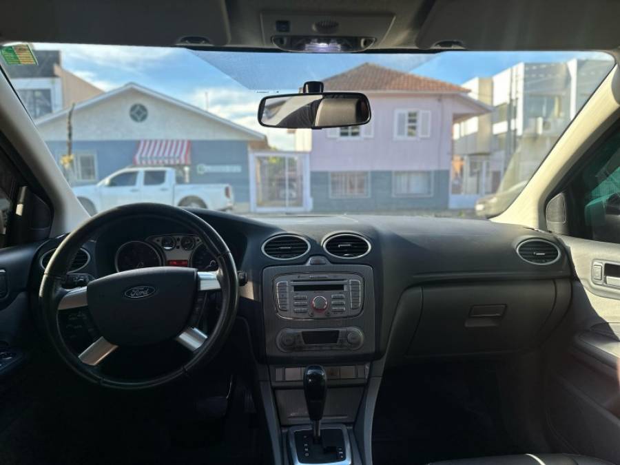 FORD - FOCUS - 2010/2011 - Prata - R$ 44.900,00