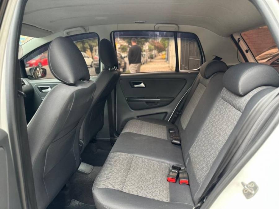 VOLKSWAGEN - FOX - 2012/2013 - Branca - R$ 32.900,00