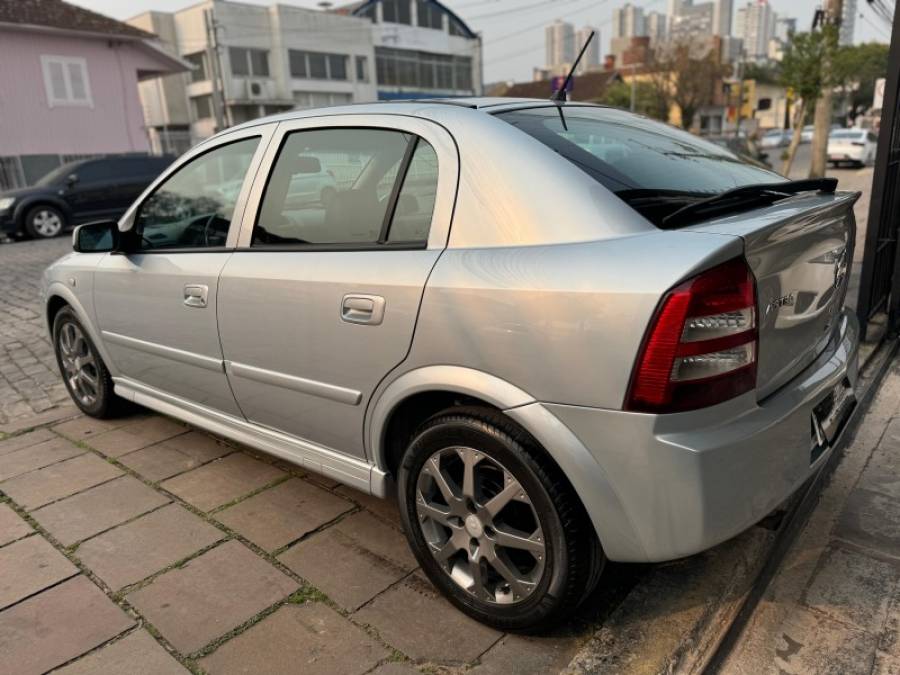 CHEVROLET - ASTRA - 2010/2011 - Prata - R$ 38.900,00