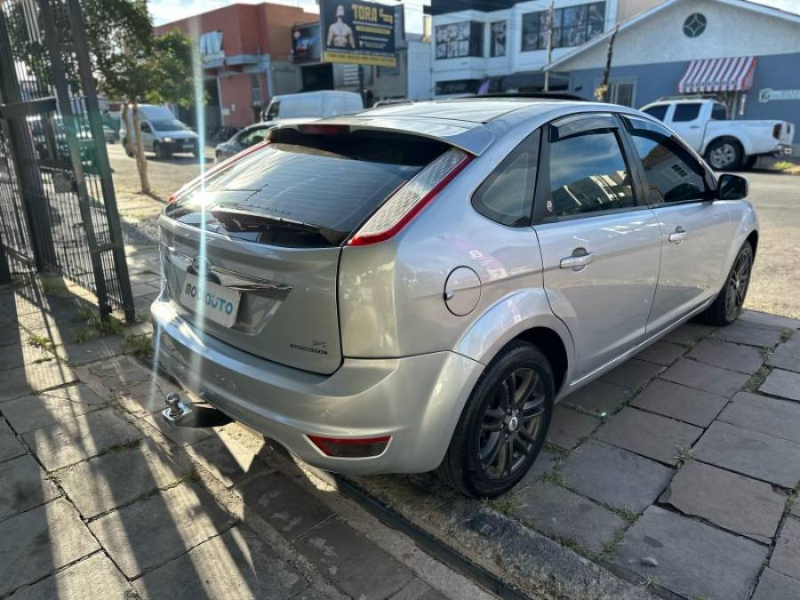 FORD - FOCUS - 2010/2011 - Prata - R$ 44.900,00