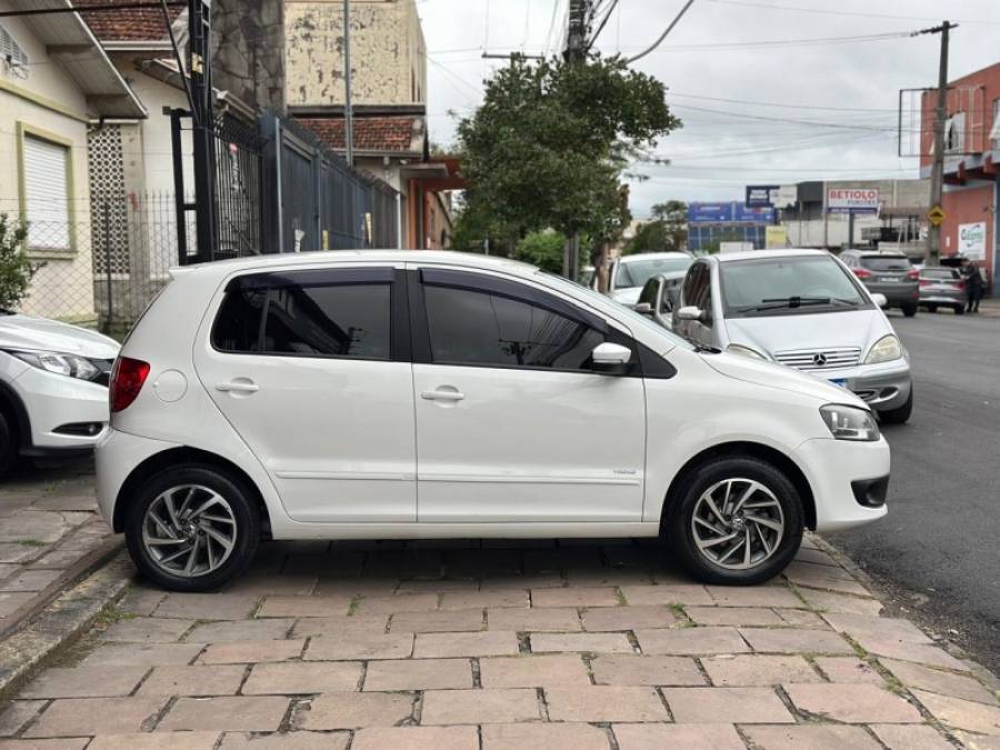 VOLKSWAGEN - FOX - 2012/2013 - Branca - R$ 32.900,00