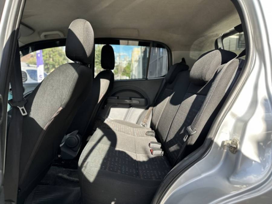 FIAT - UNO - 2015/2015 - Prata - R$ 30.900,00