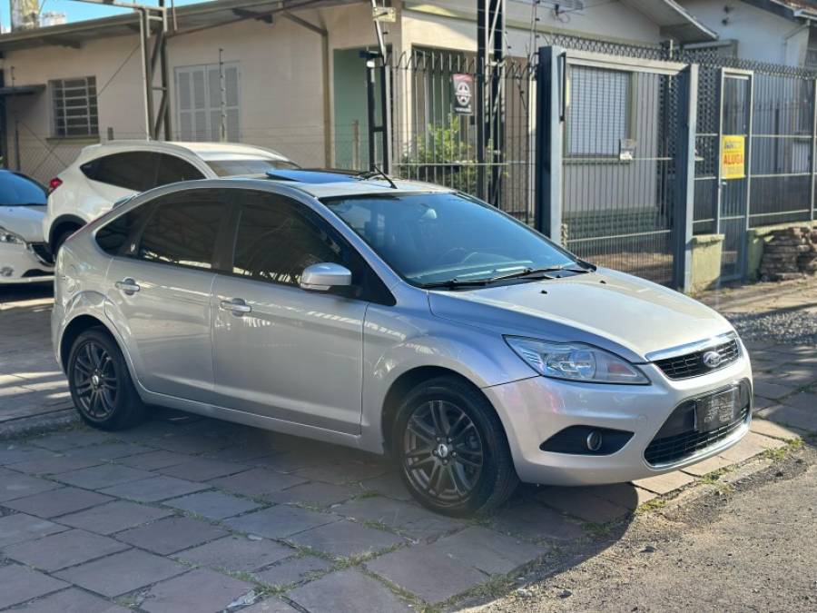 FORD - FOCUS - 2010/2011 - Prata - R$ 44.900,00