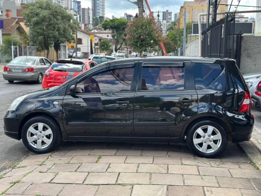 NISSAN - LIVINA - 2010/2010 - Preta - R$ 29.900,00