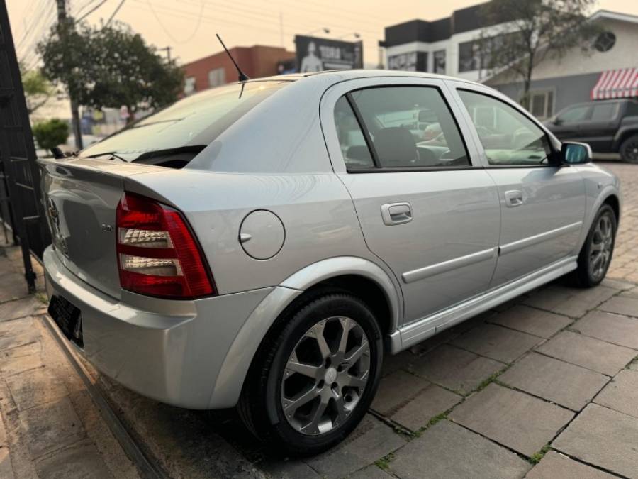 CHEVROLET - ASTRA - 2010/2011 - Prata - R$ 38.900,00