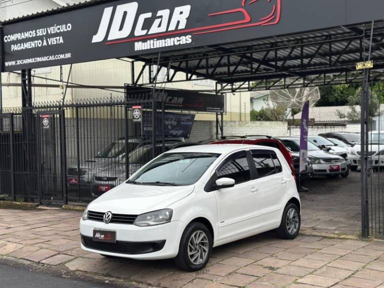 VOLKSWAGEN - FOX - 2012/2013 - Branca - R$ 32.900,00