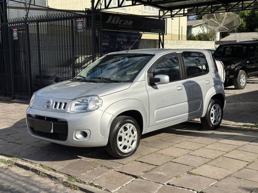 FIAT - UNO - 2015/2015 - Prata - R$ 30.900,00