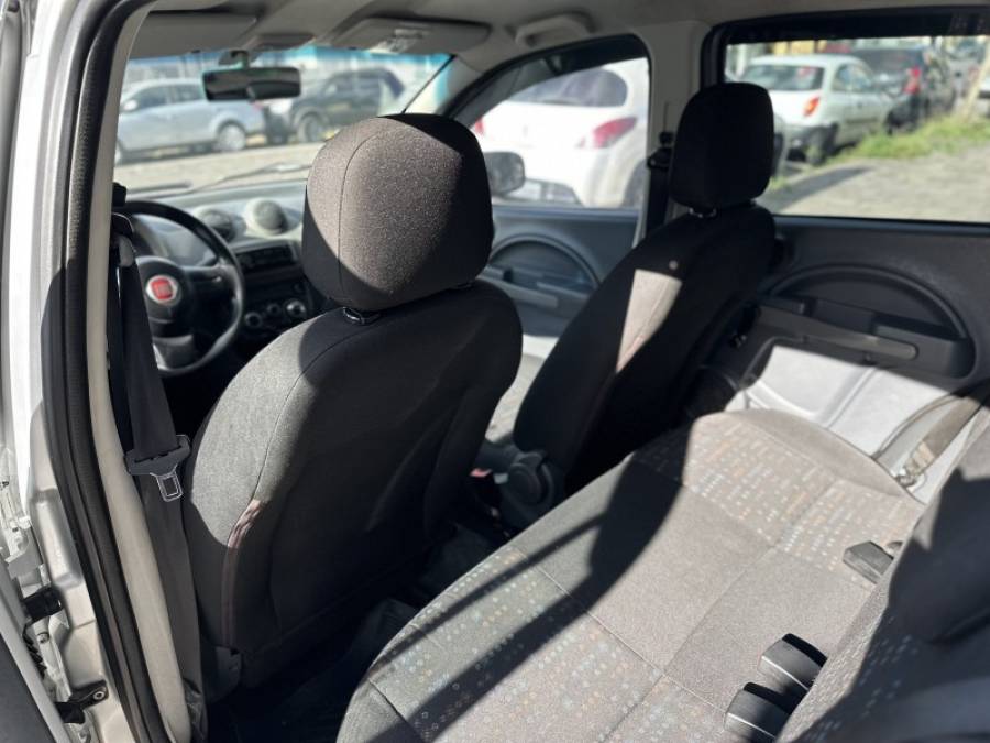 FIAT - UNO - 2015/2015 - Prata - R$ 30.900,00