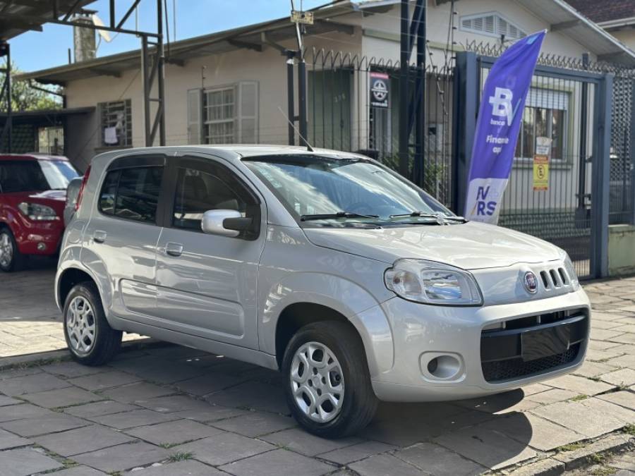 FIAT - UNO - 2015/2015 - Prata - R$ 30.900,00