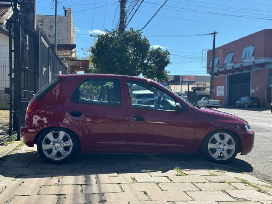 CHEVROLET - CELTA - 2005/2005 - Vermelha - R$ 23.900,00