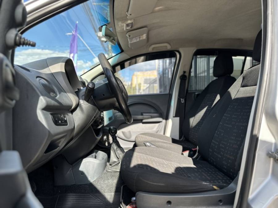 FIAT - UNO - 2015/2015 - Prata - R$ 30.900,00